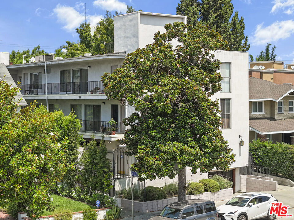 Properties 1 695 S Norton Avenue