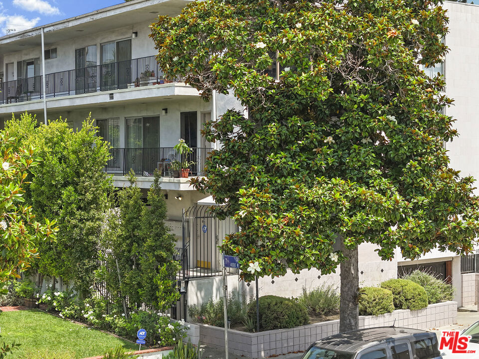 Properties 2 695 S Norton Avenue