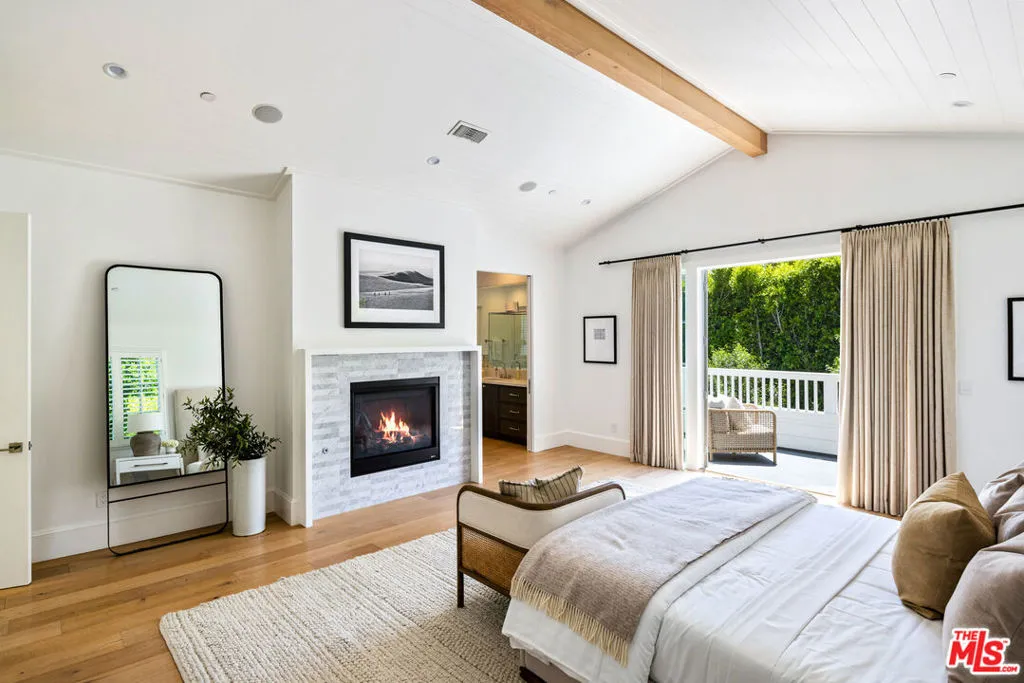 Santa Monica, California 90402, United States, 5 Bedrooms Bedrooms, ,6 BathroomsBathrooms,Residential,Pending,147839