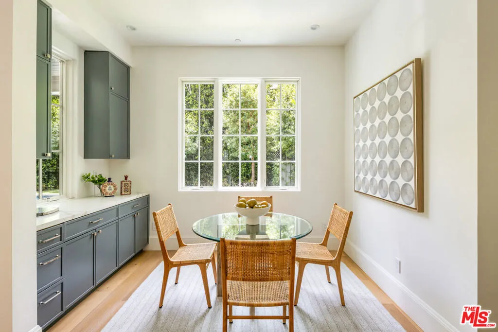 Santa Monica, California 90402, United States, 5 Bedrooms Bedrooms, ,6 BathroomsBathrooms,Residential,Pending,147839