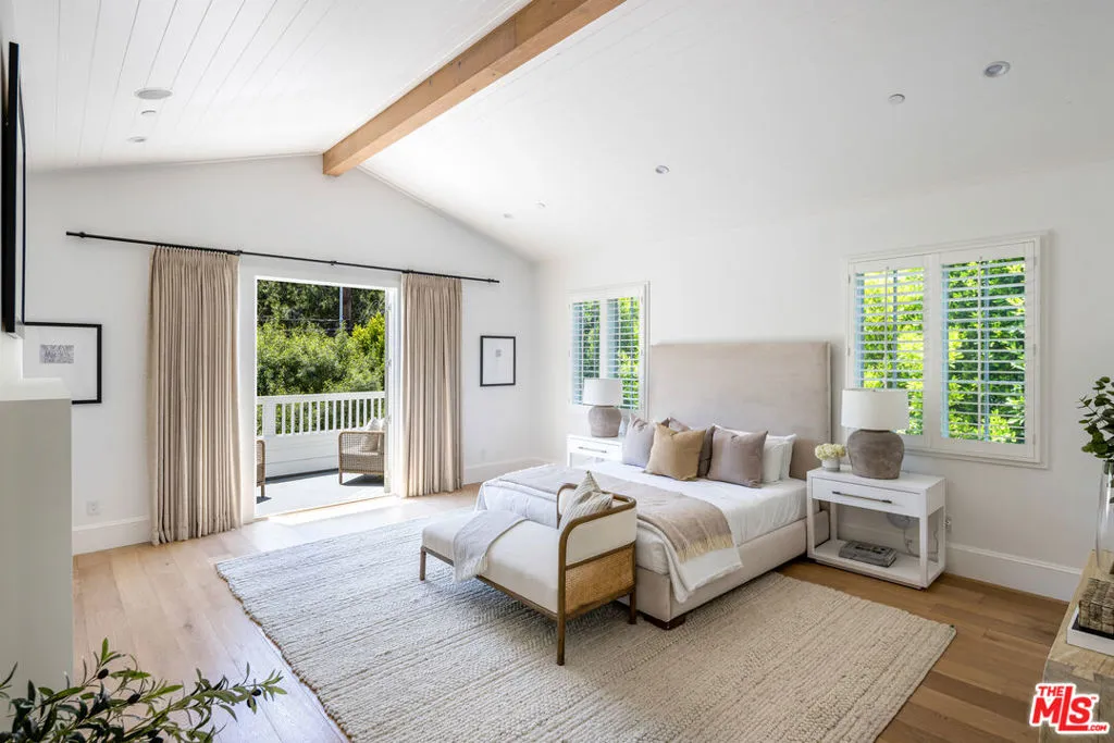 Santa Monica, California 90402, United States, 5 Bedrooms Bedrooms, ,6 BathroomsBathrooms,Residential,Pending,147839