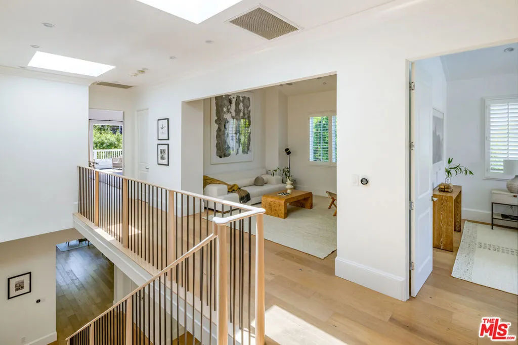 Santa Monica, California 90402, United States, 5 Bedrooms Bedrooms, ,6 BathroomsBathrooms,Residential,Pending,147839