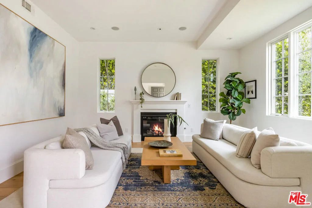 Santa Monica, California 90402, United States, 5 Bedrooms Bedrooms, ,6 BathroomsBathrooms,Residential,Pending,147839