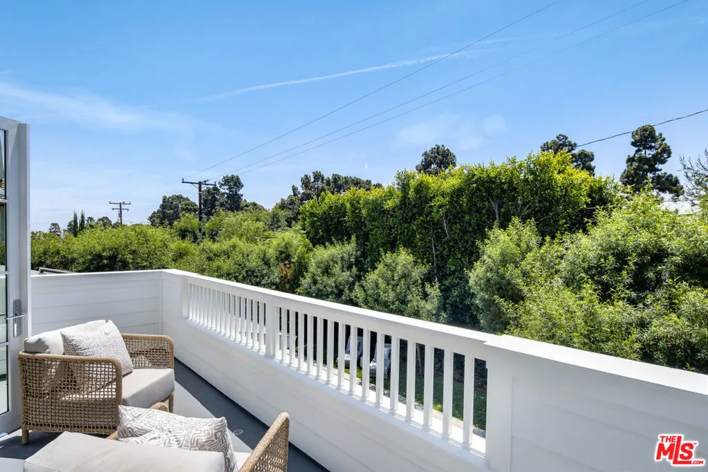 Santa Monica, California 90402, United States, 5 Bedrooms Bedrooms, ,6 BathroomsBathrooms,Residential,Pending,147839