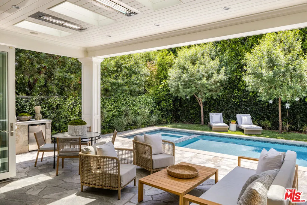 Santa Monica, California 90402, United States, 5 Bedrooms Bedrooms, ,6 BathroomsBathrooms,Residential,Pending,147839