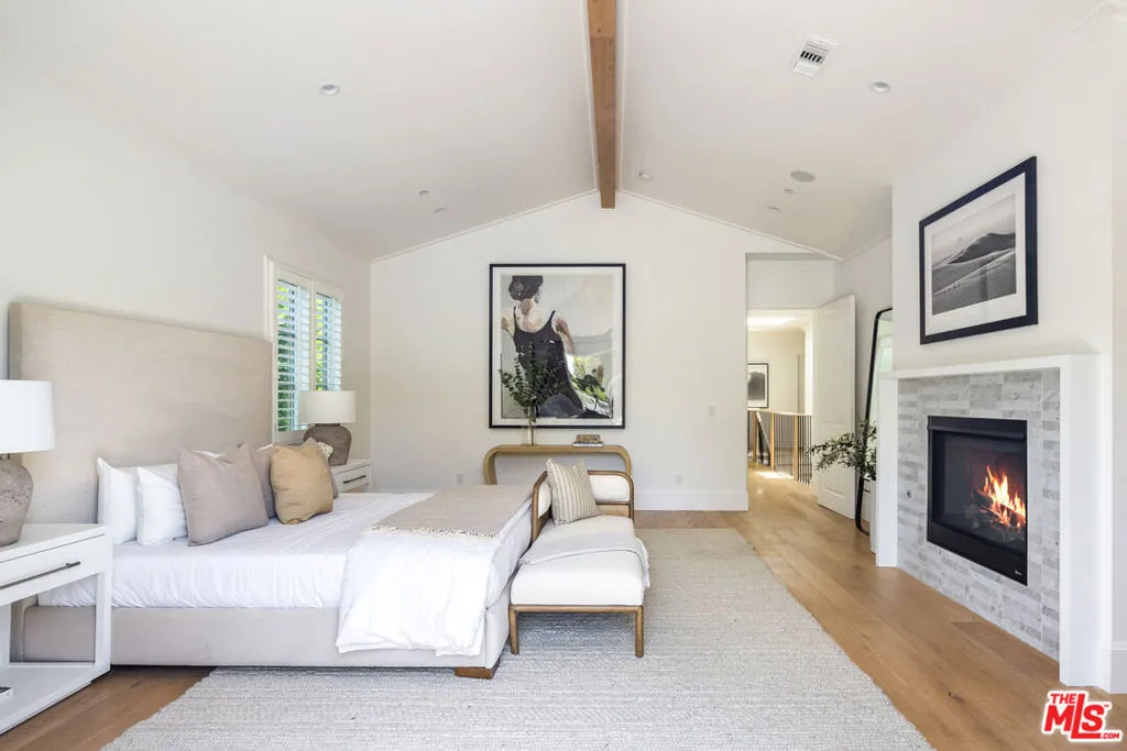 Santa Monica, California 90402, United States, 5 Bedrooms Bedrooms, ,6 BathroomsBathrooms,Residential,Pending,147839