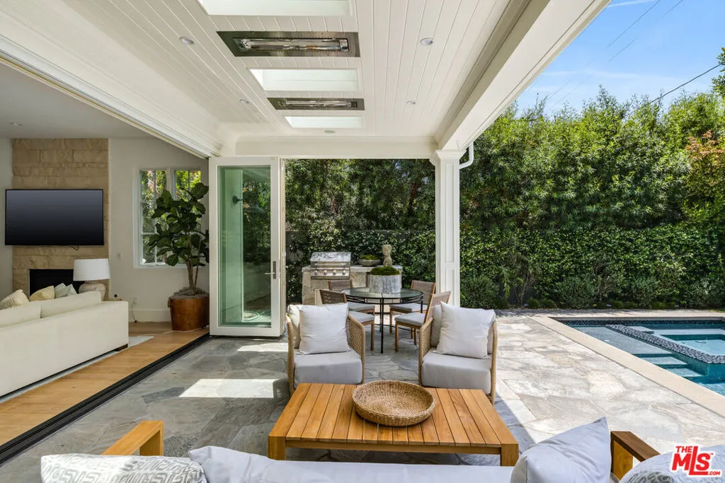 Santa Monica, California 90402, United States, 5 Bedrooms Bedrooms, ,6 BathroomsBathrooms,Residential,Pending,147839