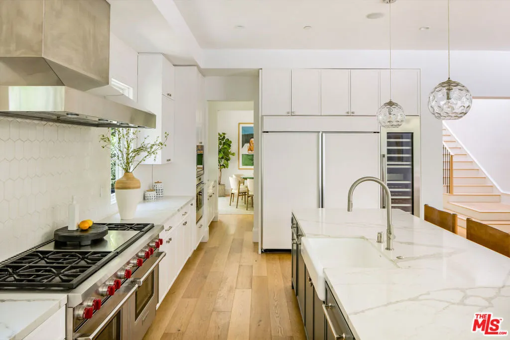 Santa Monica, California 90402, United States, 5 Bedrooms Bedrooms, ,6 BathroomsBathrooms,Residential,Pending,147839