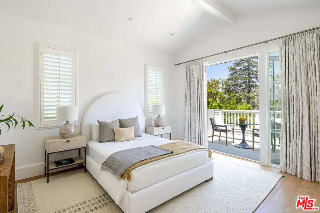 Santa Monica, California 90402, United States, 5 Bedrooms Bedrooms, ,6 BathroomsBathrooms,Residential,Pending,147839