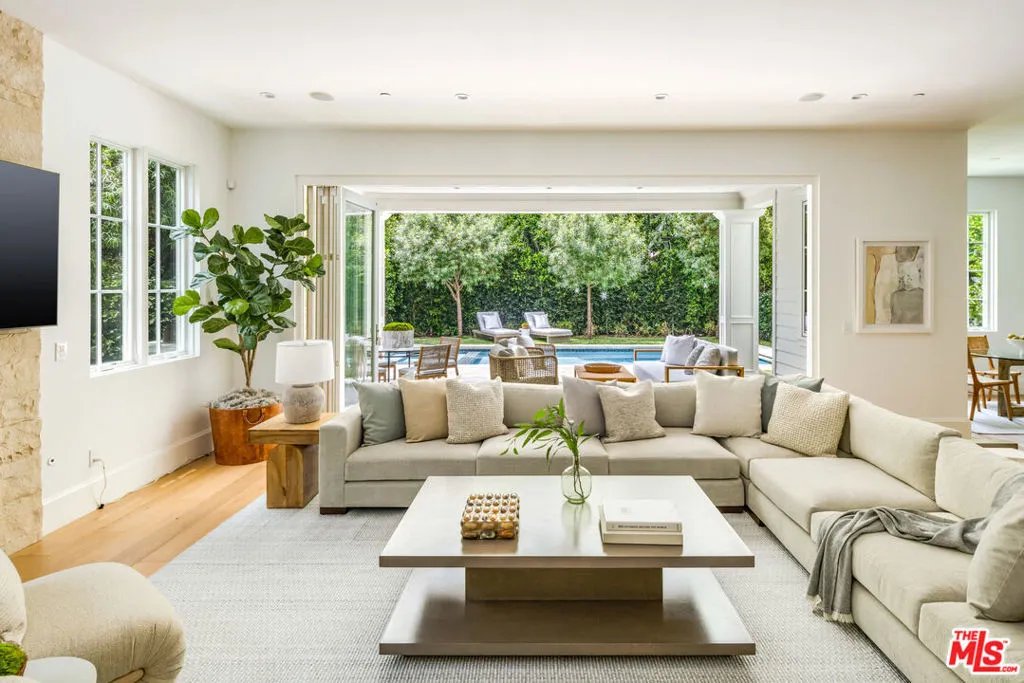 Santa Monica, California 90402, United States, 5 Bedrooms Bedrooms, ,6 BathroomsBathrooms,Residential,Pending,147839