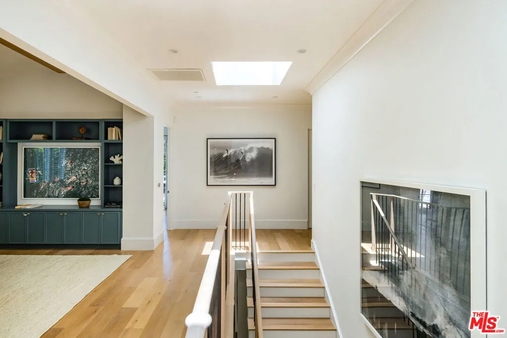 Santa Monica, California 90402, United States, 5 Bedrooms Bedrooms, ,6 BathroomsBathrooms,Residential,Pending,147839