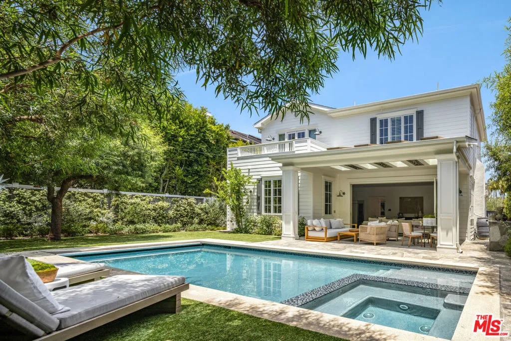 Santa Monica, California 90402, United States, 5 Bedrooms Bedrooms, ,6 BathroomsBathrooms,Residential,Pending,147839