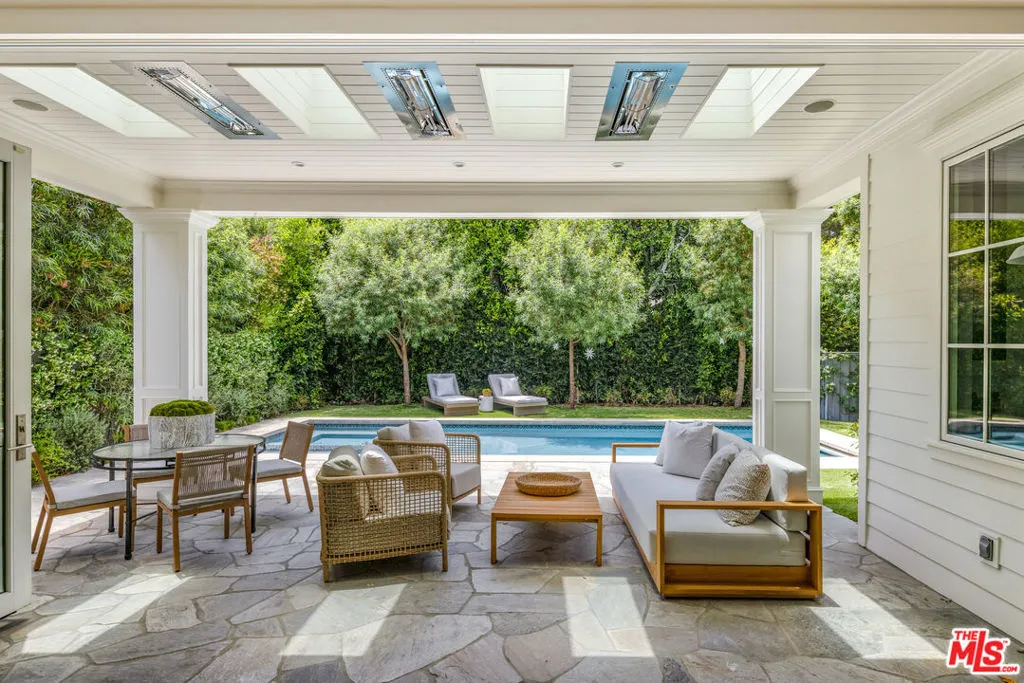 Santa Monica, California 90402, United States, 5 Bedrooms Bedrooms, ,6 BathroomsBathrooms,Residential,Pending,147839