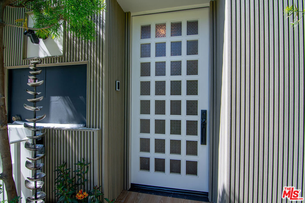 Properties 2 1623 S Bedford Street