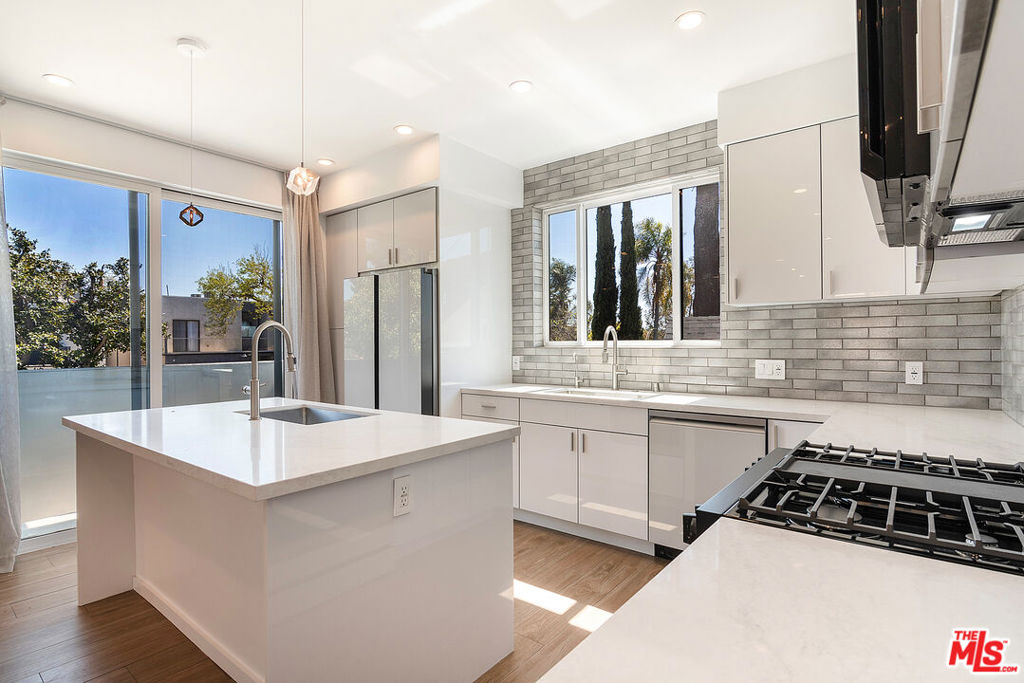 Properties 4 1623 S Bedford Street