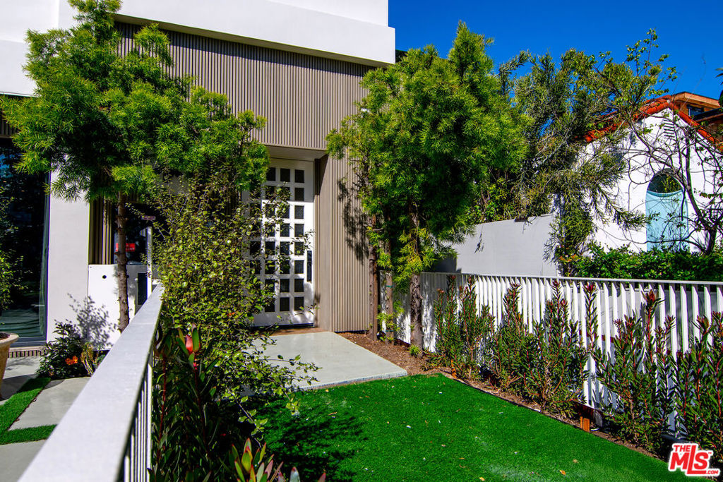 Properties 1 1623 S Bedford Street
