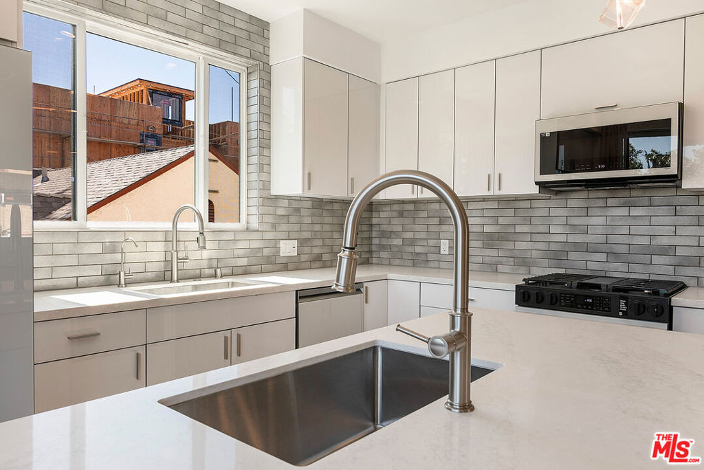 Properties 3 1623 S Bedford Street