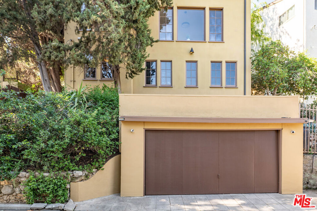 Properties 2 263 Lamont Drive