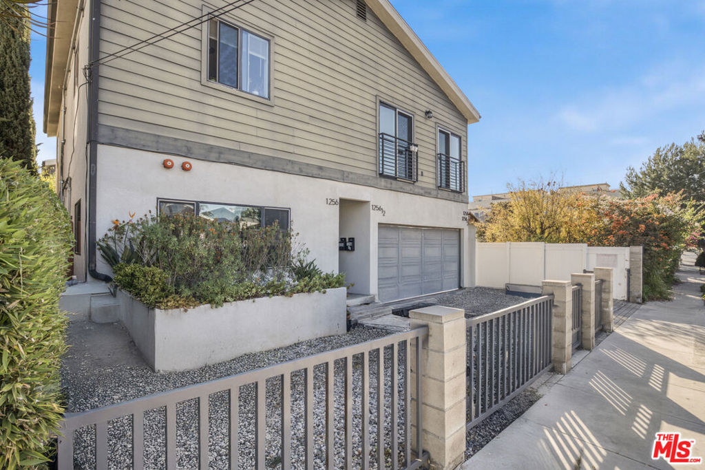 1256 N Hobart Boulevard