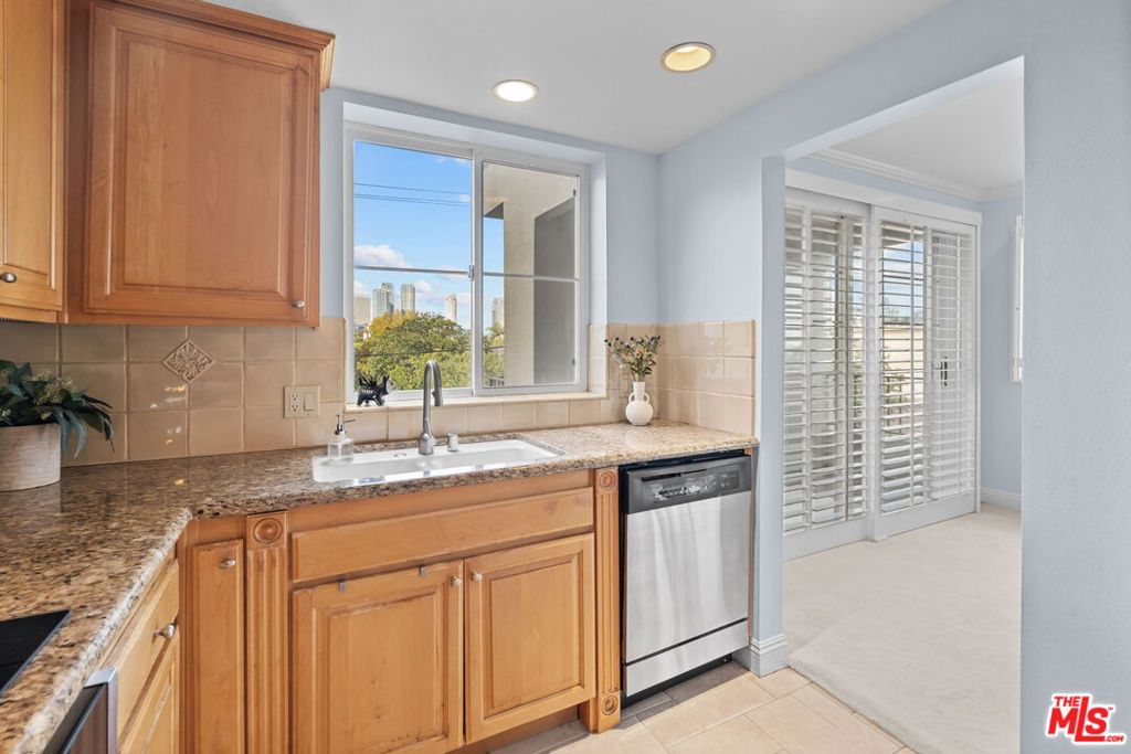 1830 Pelham Avenue 301