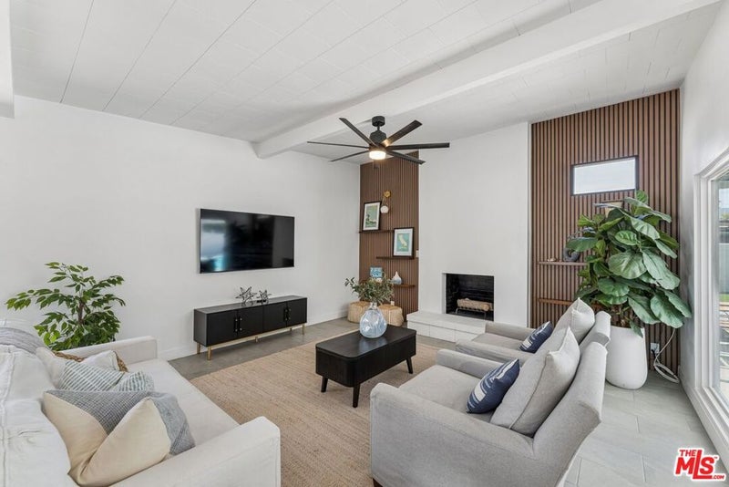 547 N Farrell Drive