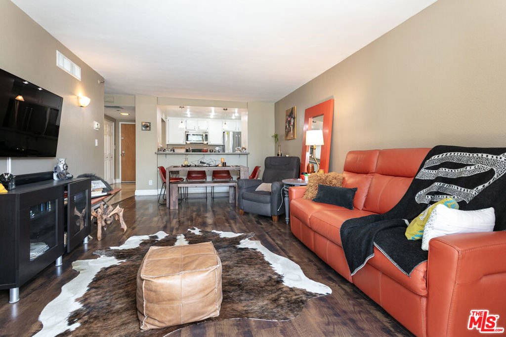 600 W 9th Street 810