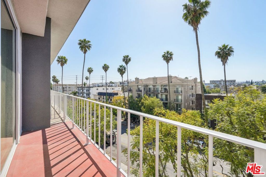 100 S Doheny Drive 501
