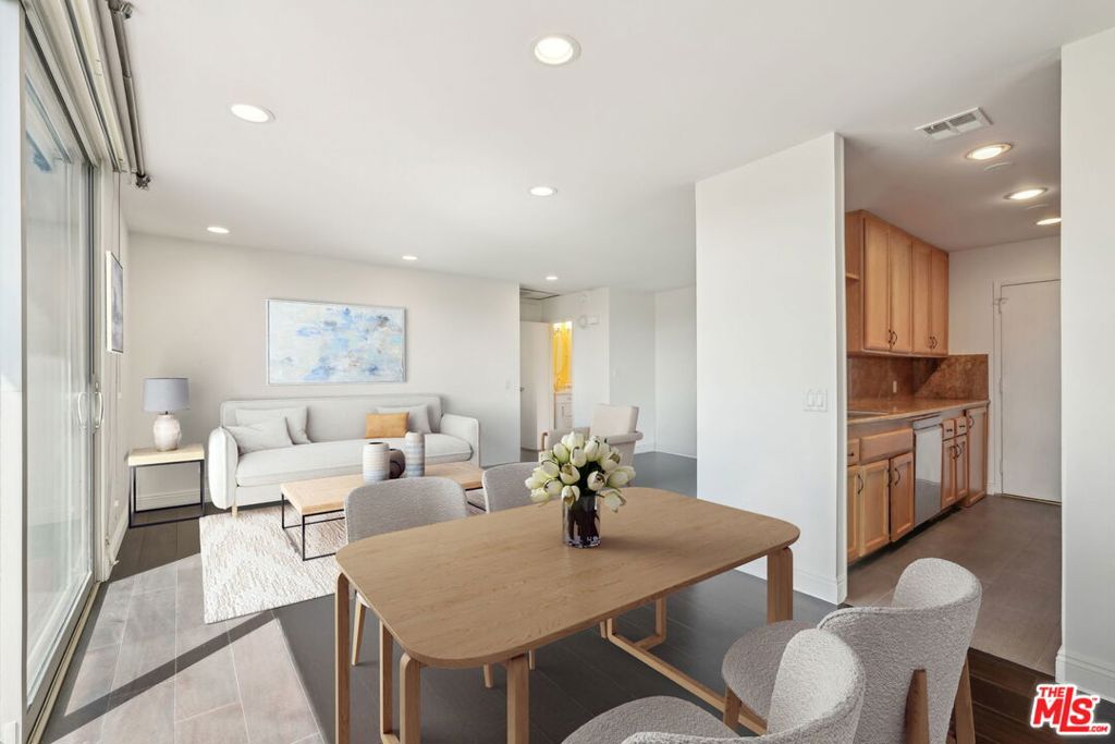 100 S Doheny Drive 501