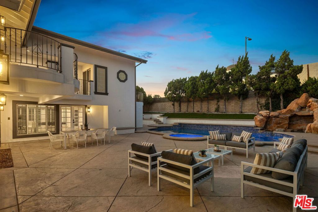 17011 Gledhill Street