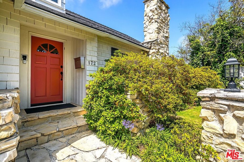 172 S Woodburn Drive