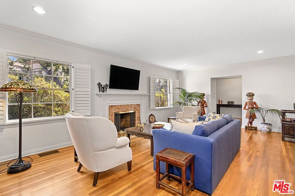 172 S Woodburn Drive