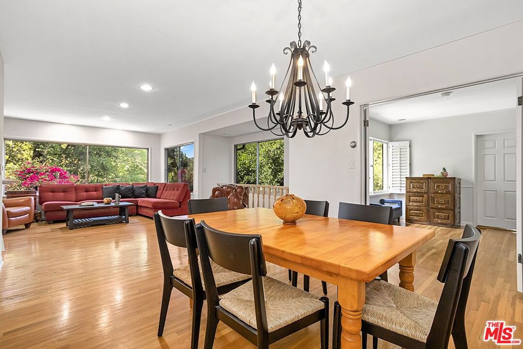 172 S Woodburn Drive