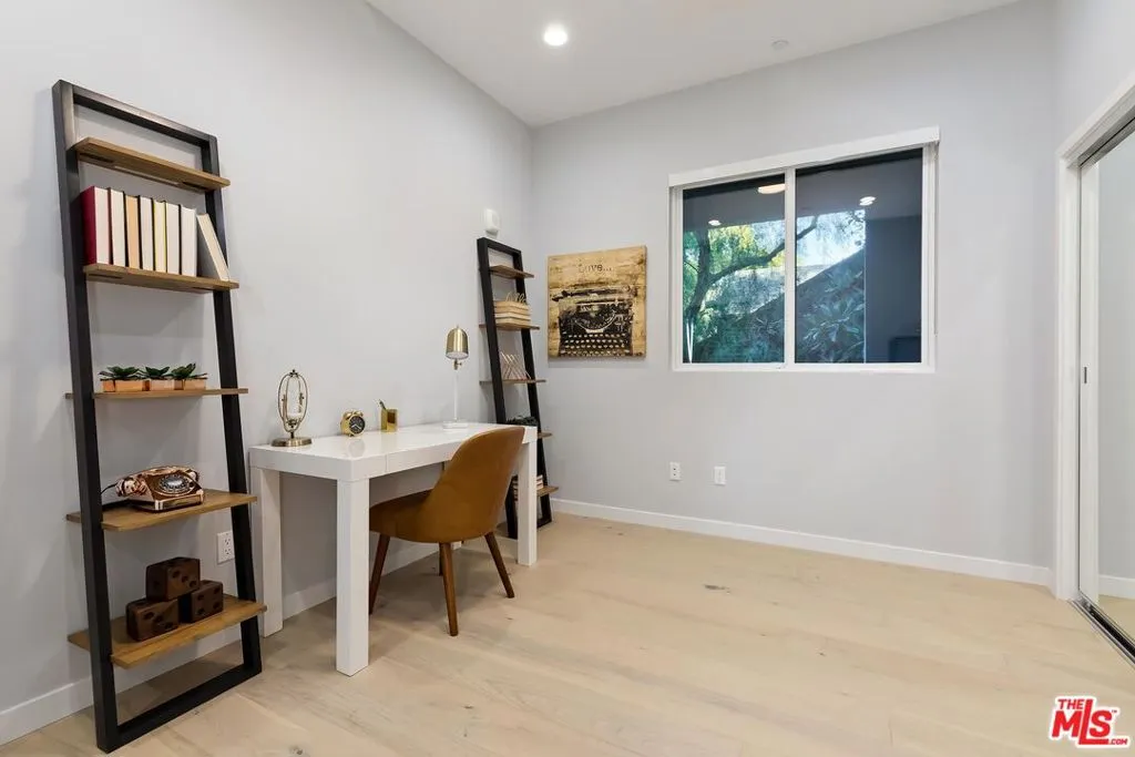 Los Angeles, California 90028, United States, 3 Bedrooms Bedrooms, ,3 BathroomsBathrooms,Residential,Pending,62713