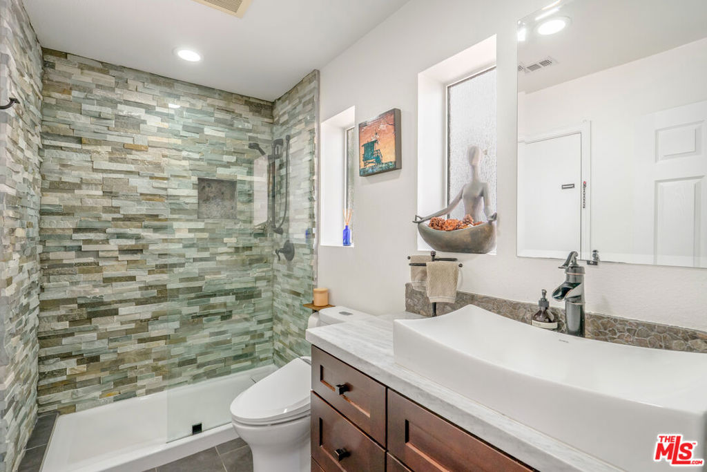 Properties 2 5734 Celedon