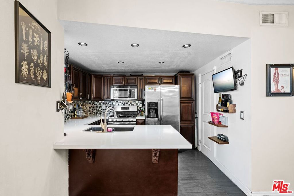 1340 Glenwood Road 4