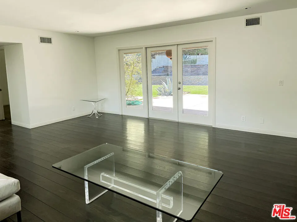 Studio City, California 91604, United States, 3 Bedrooms Bedrooms, ,3 BathroomsBathrooms,Residential,Active,148253