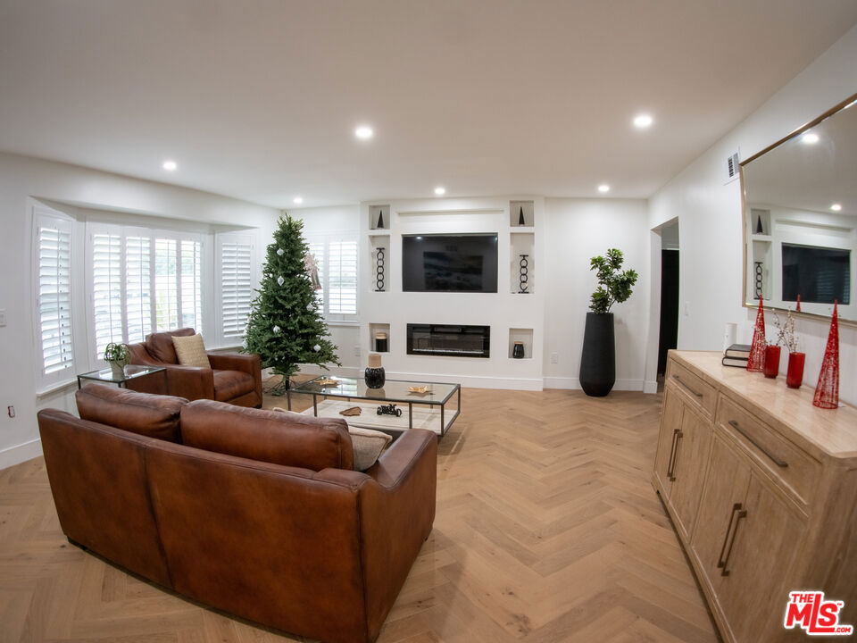 Properties 3 317 Clarkview Drive