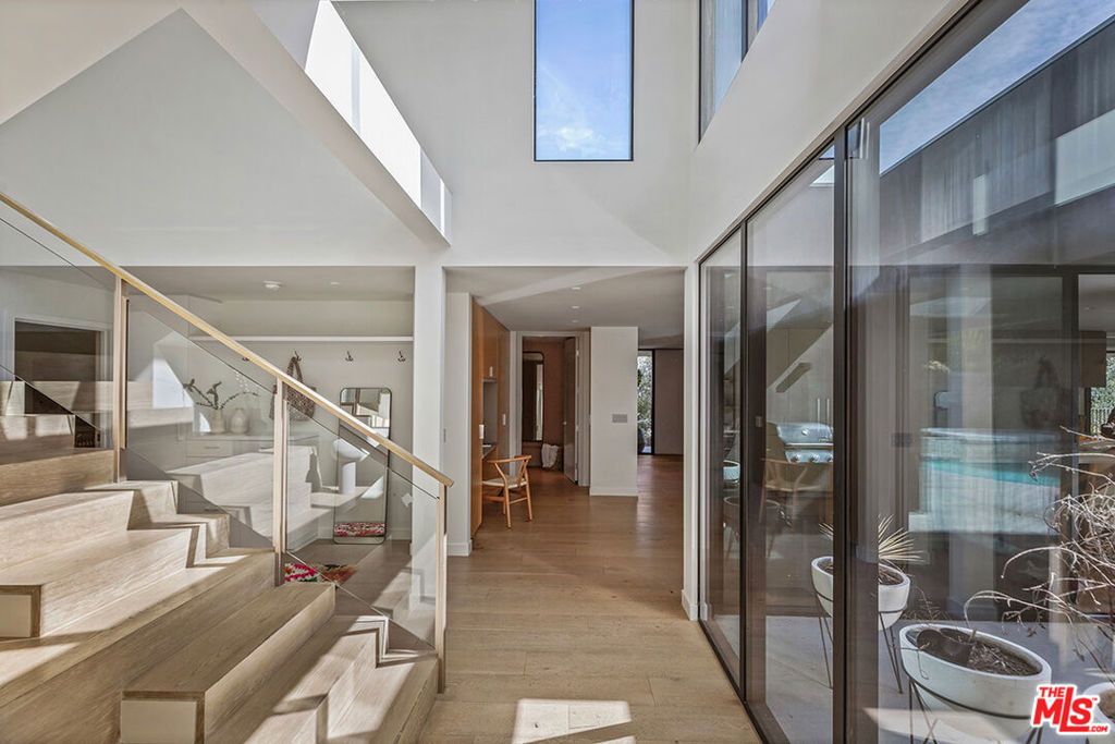 Properties 3 1933 Redcliff Street