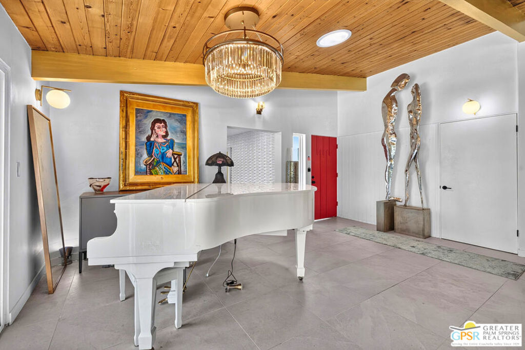 796 E Racquet Club Road