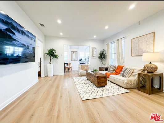 239 S DOHENY DR, BEVERLY HILLS, CA 90211 - Image ea83fc0fa957917a92fc49d64aaf9ae3/3172831022