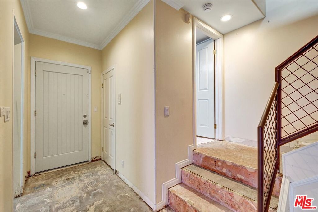 621 E Olive Avenue 106