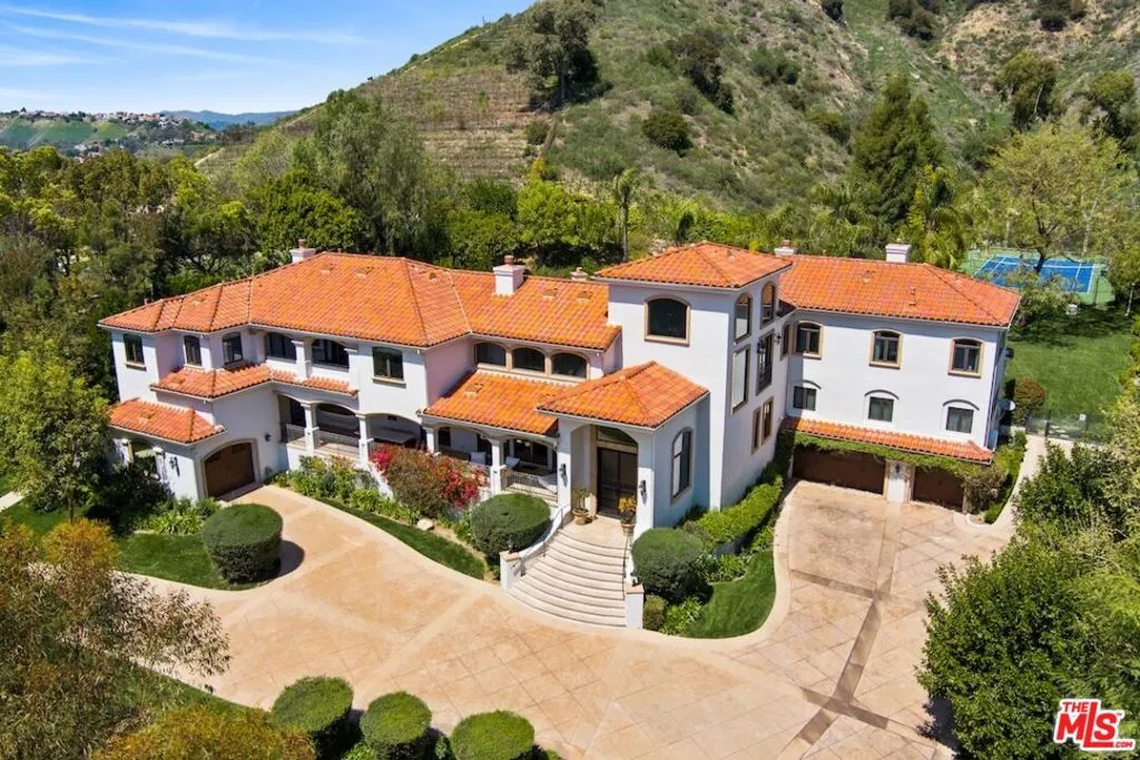 Calabasas, California 91302, United States, 6 Bedrooms Bedrooms, ,9 BathroomsBathrooms,Residential,Active,177047