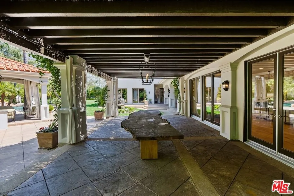 Calabasas, California 91302, United States, 6 Bedrooms Bedrooms, ,9 BathroomsBathrooms,Residential,Active,177047