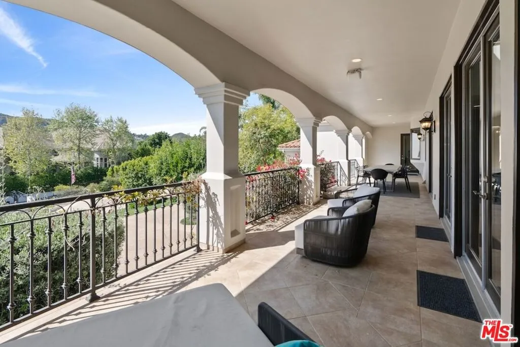 Calabasas, California 91302, United States, 6 Bedrooms Bedrooms, ,9 BathroomsBathrooms,Residential,Active,177047