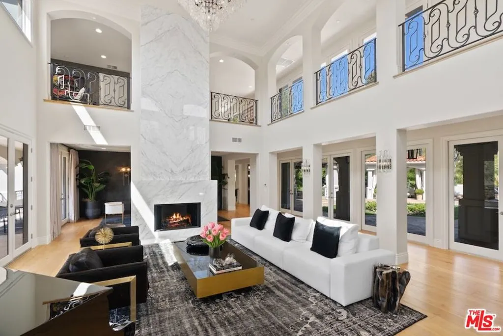 Calabasas, California 91302, United States, 6 Bedrooms Bedrooms, ,9 BathroomsBathrooms,Residential,Active,177047