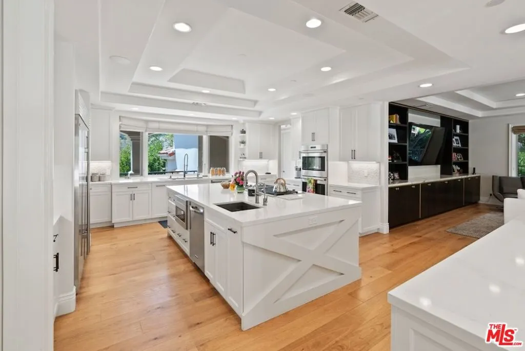 Calabasas, California 91302, United States, 6 Bedrooms Bedrooms, ,9 BathroomsBathrooms,Residential,Active,177047