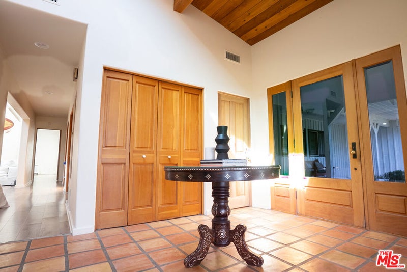 3825 Malibu Country Drive
