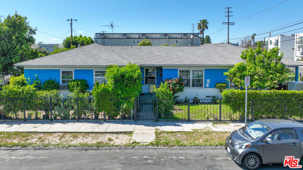 11202 Oxnard Street