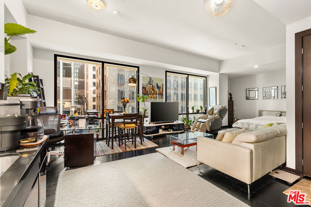 655 S Hope Street 701