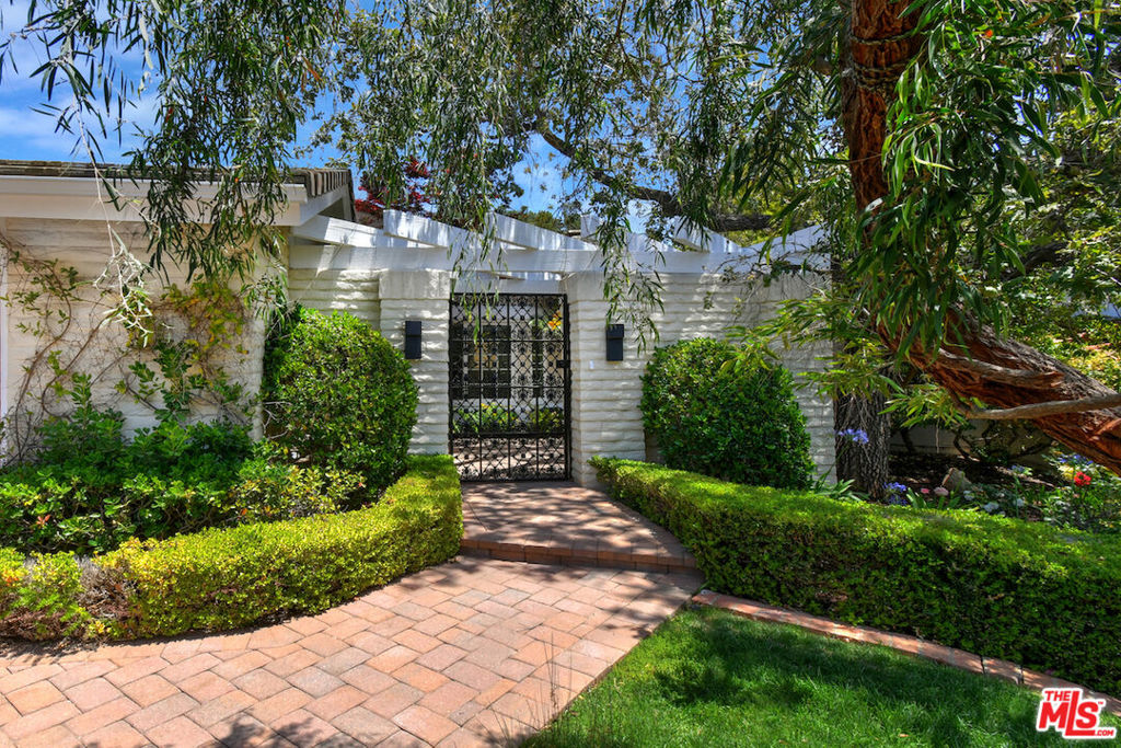 1708 Royal Saint George Drive